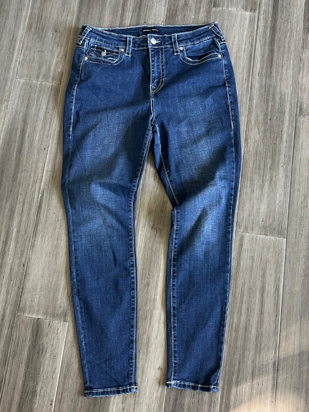 True Religion Jennie Curvy Mid-Rise Skinny Jeans w/ Flap Pockets 31